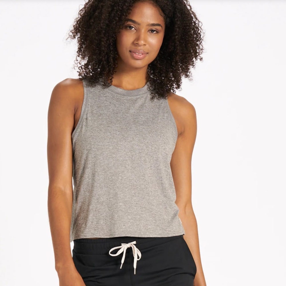 NWOT Vuori Women's Heather Grey Energy Top